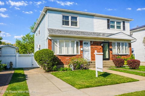 Photo of 488 Winchester Avenue, Staten Island, NY 10312 (MLS # 2602117)
