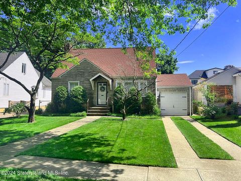 Photo of 85 Allison Avenue, Staten Island, NY 10306 (MLS # 2403056)