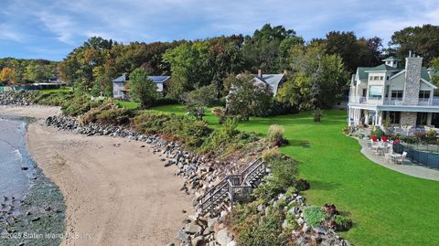 Photo of 40 Yeomalt Avenue, Staten Island, NY 10312 (MLS # 2502541)