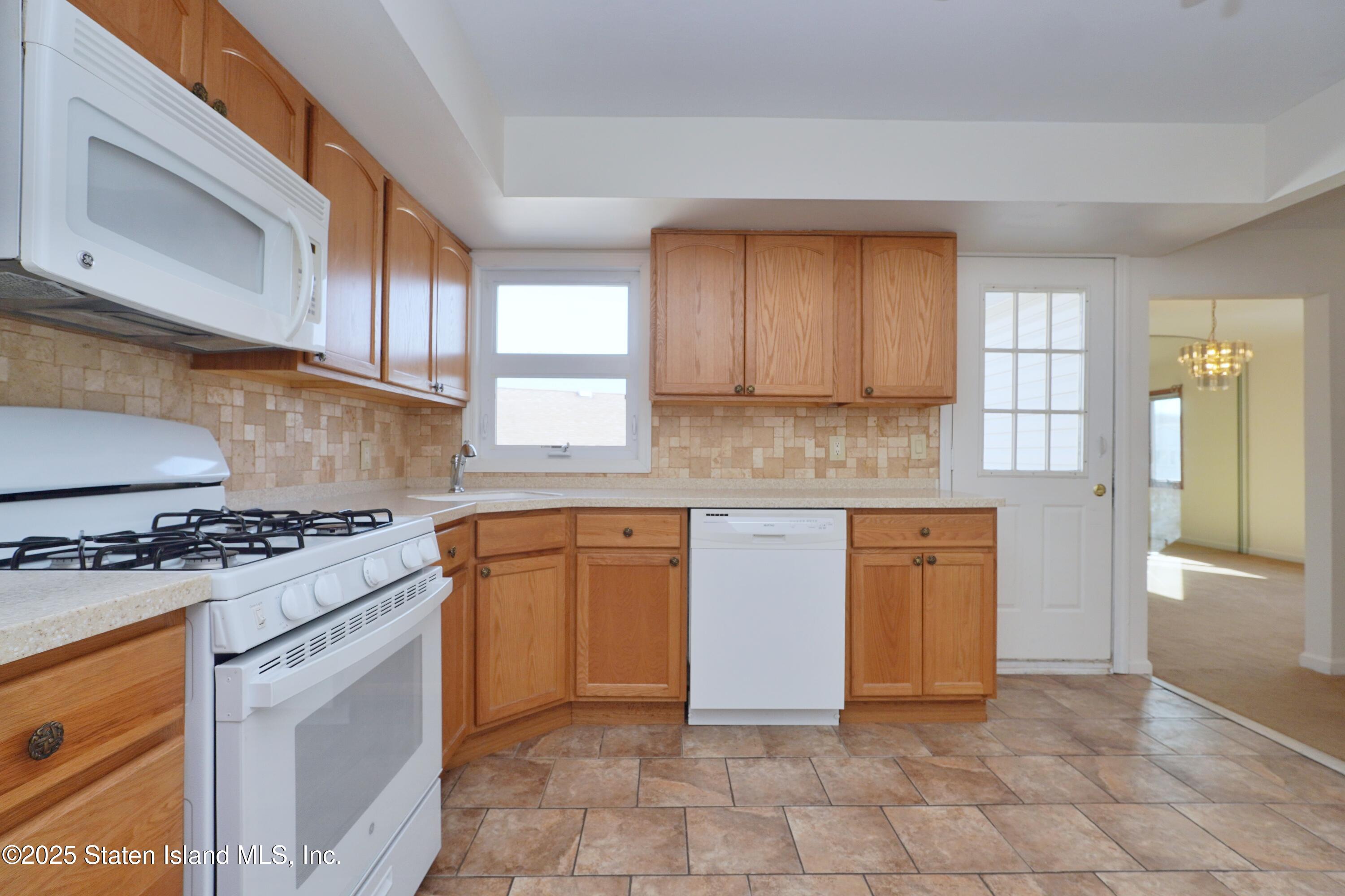 Staten Island, New York 10312, United States, 7 Bedrooms Bedrooms, ,2 BathroomsBathrooms,Residential,Active,2037