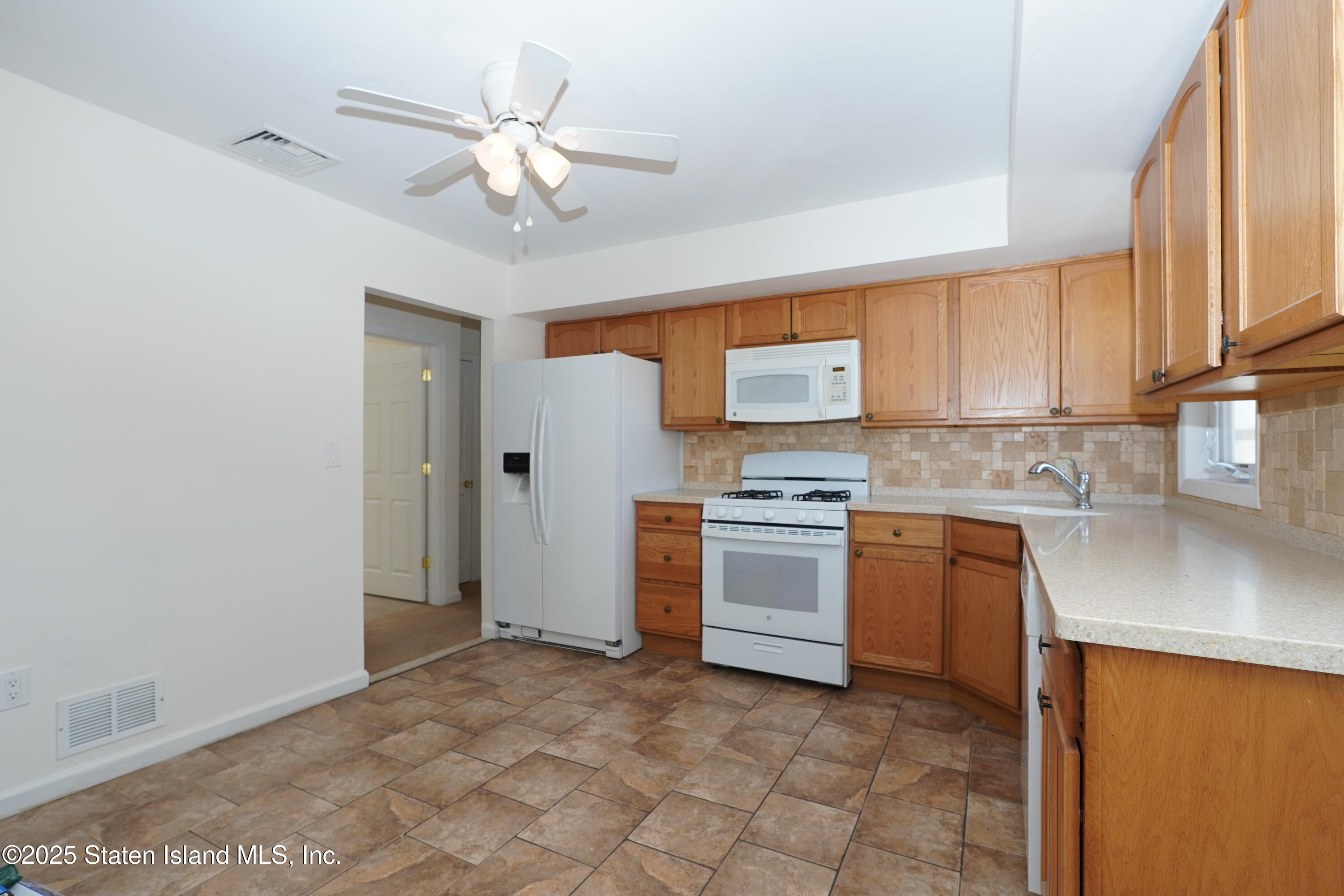 Staten Island, New York 10312, United States, 7 Bedrooms Bedrooms, ,2 BathroomsBathrooms,Residential,Active,2037