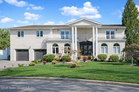 Photo of 35 Amaron Lane, Staten Island, NY 10307 (MLS # 2602152)