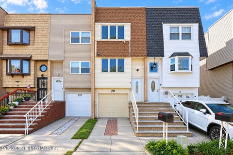 Townhouse For Sale - 20 Dogwood Drive<br/> Staten Island, NY 10312