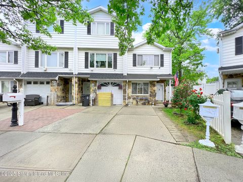 Photo of 39 Poets Circle, Staten Island, NY 10312 (MLS # 2503160)