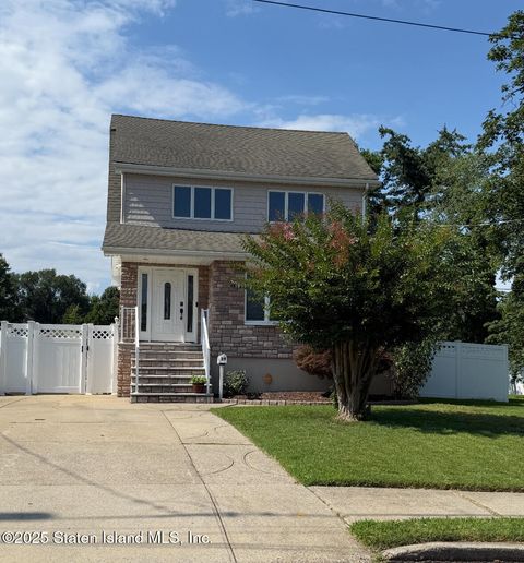 Photo of 29 Truman Street, Staten Island, NY 10307 (MLS # 2504265)