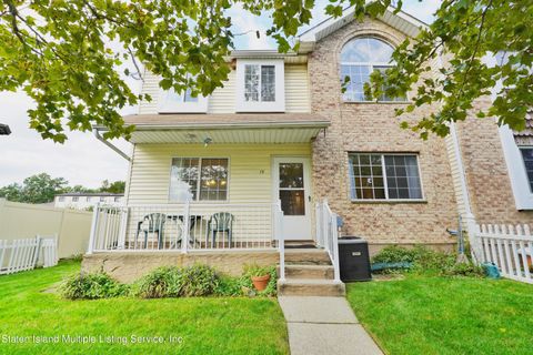 Photo of 19 Dreyer Avenue, Staten Island, NY 10314 (MLS # 1164700)