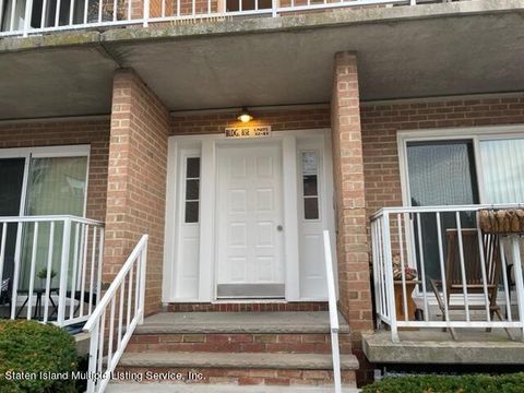 Photo of 85 Elmwood Park Drive #37, Staten Island, NY 10314 (MLS # 1163991)