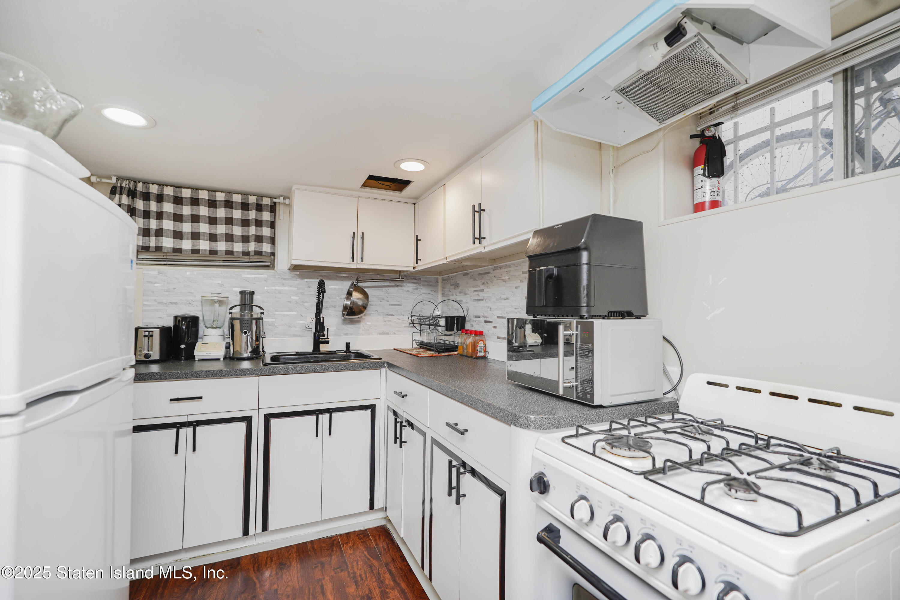 286 Bay 10th Street, Brooklyn, New York image 43