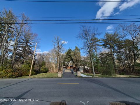Photo of 83 Maguire Avenue, Staten Island, NY 10309 (MLS # 2601364)