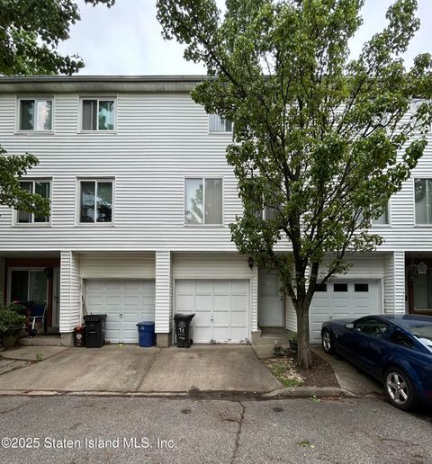 Photo of 71 Emily Lane, Staten Island, NY 10312 (MLS # 2502825)