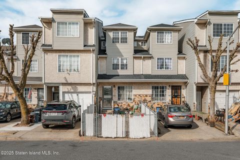 Photo of 42 Studio Lane, Staten Island, NY 10304 (MLS # 2504617)