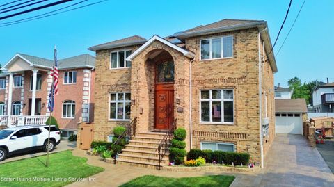 Photo of 941 Sheldon Avenue, Staten Island, NY 10309 (MLS # 1163252)