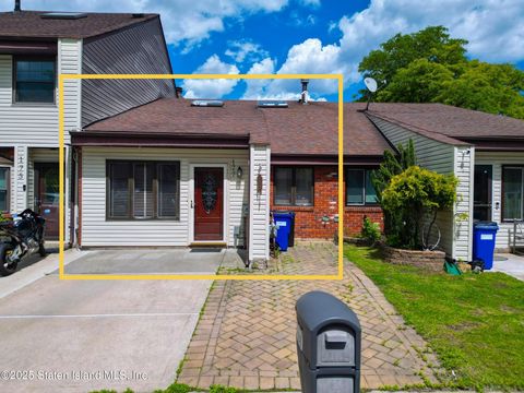 Photo of 177 Russek Drive, Staten Island, NY 10312 (MLS # 2502997)