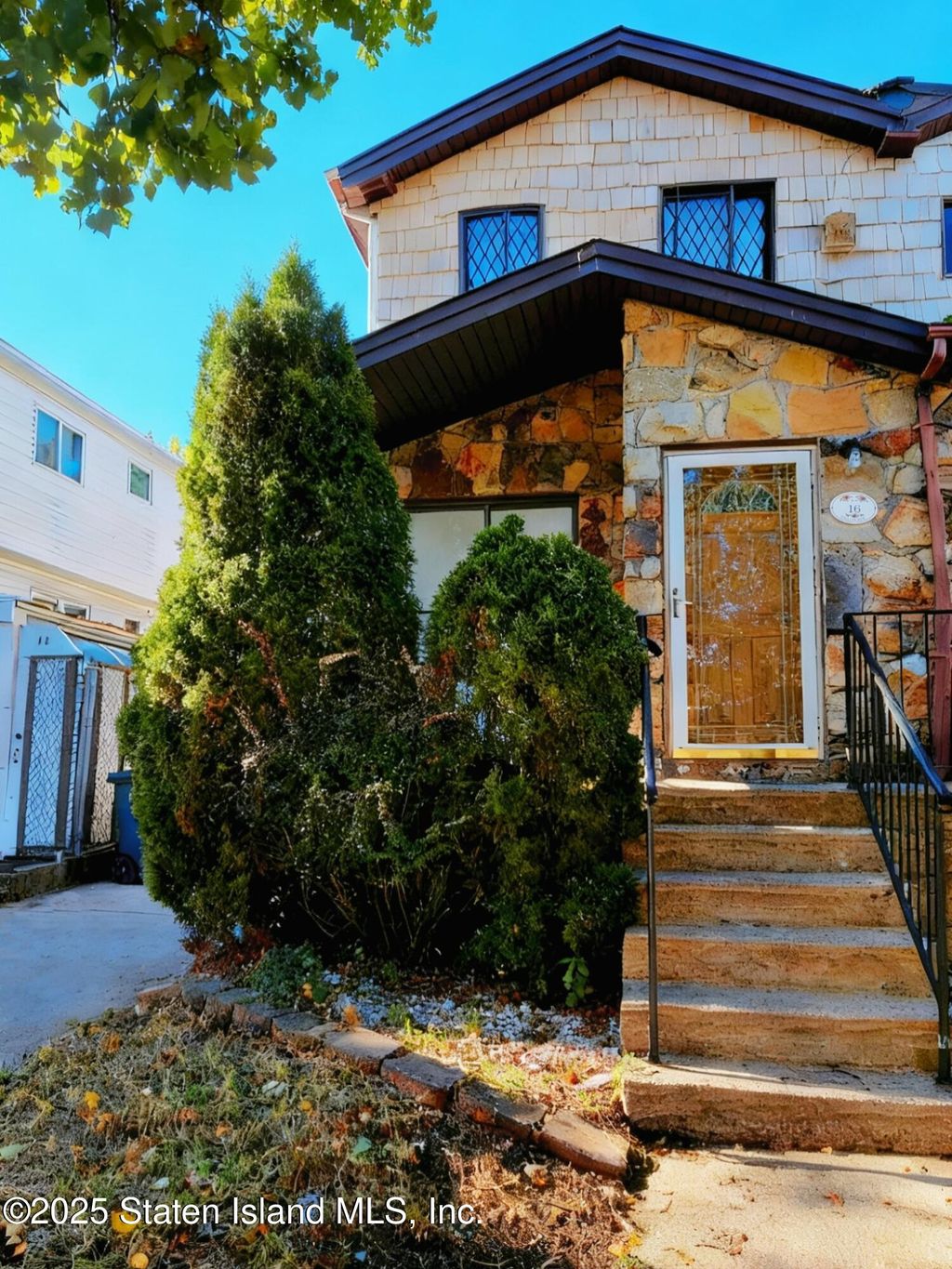 Photo of 16 Travis Avenue, Staten Island, NY 10314 (MLS # 2506561)