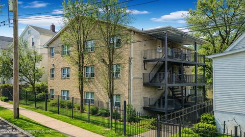 Photo of 150 Hendricks Avenue, Staten Island, NY 10301 (MLS # 2600205)