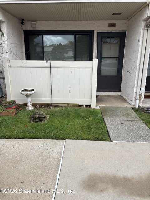 Condo For Sale - 29 Winding Woods Loop<br/> Staten Island, NY 10307
