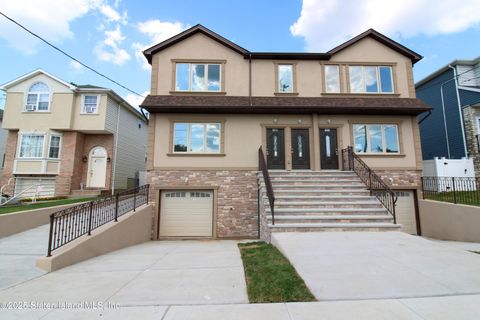 Photo of 105 Perry Avenue, Staten Island, NY 10314 (MLS # 2503709)