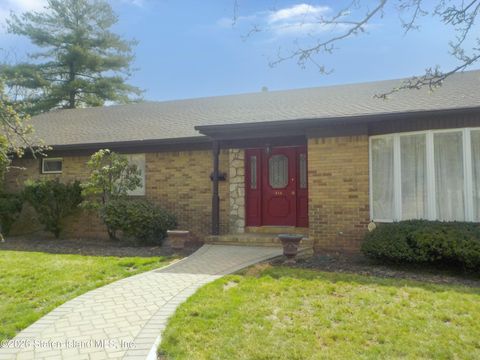 Photo of 6 Hunt Lane, Staten Island, NY 10304 (MLS # 2602709)