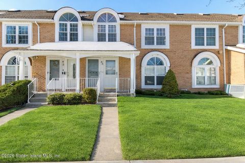 Photo of 44 Debbie Street, Staten Island, NY 10314 (MLS # 2600696)