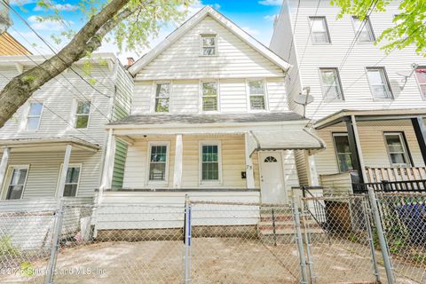 Photo of 75 Taft Avenue, Staten Island, NY 10301 (MLS # 2502660)