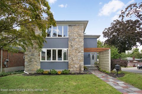 Photo of 44 Harvey Avenue, Staten Island, NY 10314 (MLS # 1164338)