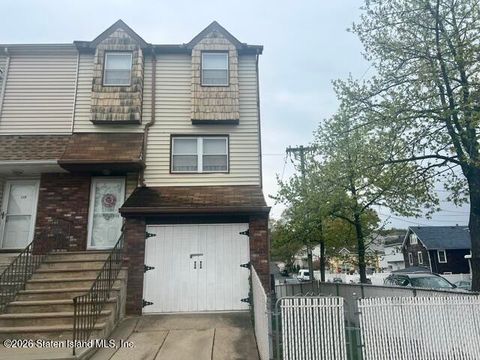 Photo of 121 Logan Avenue, Staten Island, NY 10301 (MLS # 2602183)