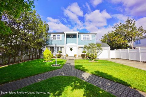 Photo of 318 Arlene Street, Staten Island, NY 10314 (MLS # 1161513)