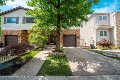 Photo of 300 Sandalwood Drive, Staten Island, NY 10308 (MLS # 2403942)