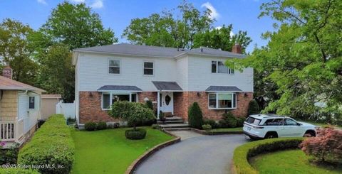 Photo of 160 Rathbun Avenue, Staten Island, NY 10312 (MLS # 2506941)