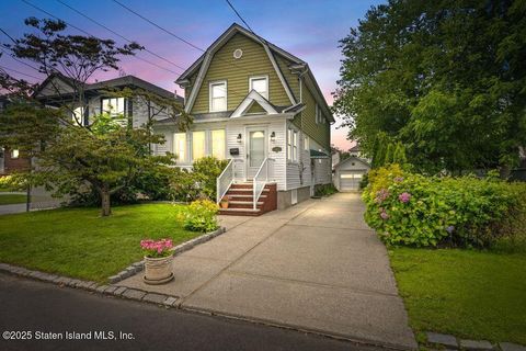 Photo of 43 Barton Avenue, Staten Island, NY 10306 (MLS # 2504569)