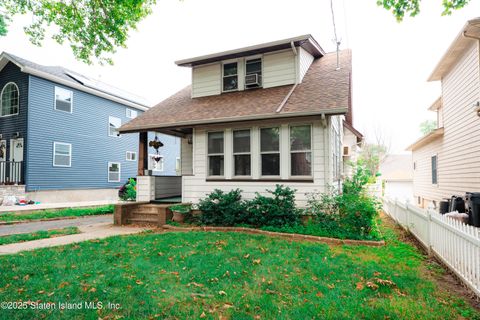 Photo of 239 Burbank Avenue, Staten Island, NY 10306 (MLS # 2504626)