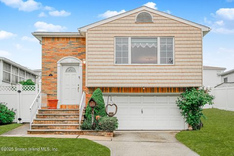 Photo of 37 Ashland Avenue E, Staten Island, NY 10312 (MLS # 2502641)