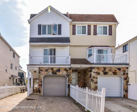 Photo of 67 Purdue Street St, Staten Island, NY 10314 (MLS # 2502551)
