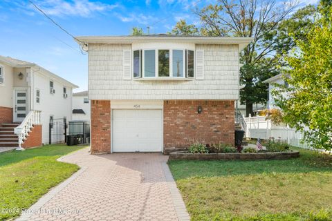 Photo of 454 Genesee Avenue, Staten Island, NY 10312 (MLS # 2405269)