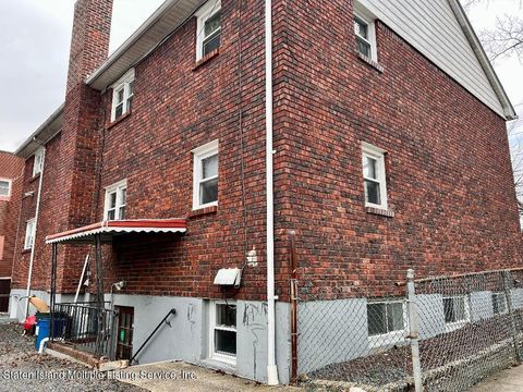 Photo of 412 Manor Road, Staten Island, NY 10314 (MLS # 2400481)