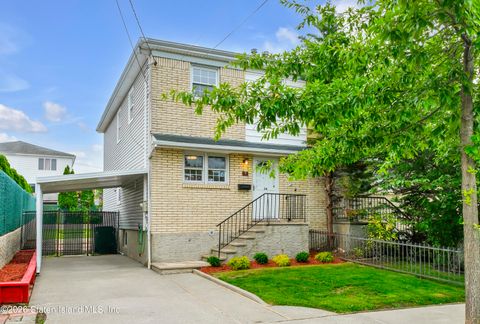 Photo of 24 Park Street, Staten Island, NY 10306 (MLS # 2602839)