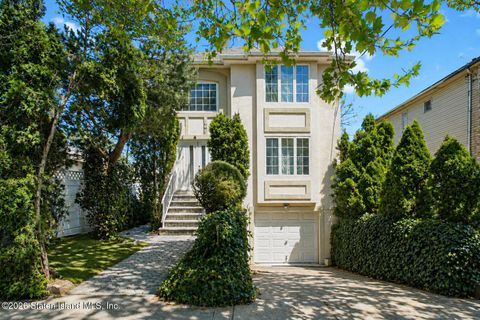 Photo of 47 Robinson Avenue, Staten Island, NY 10312 (MLS # 2602431)