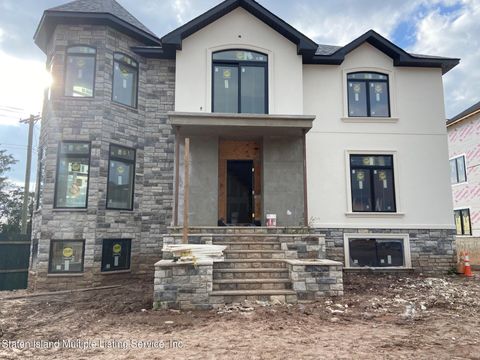 Photo of 15 Torrice Loop, Staten Island, NY 10309 (MLS # 1164676)