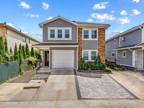 Photo of 104 Amador Street, Staten Island, NY 10303 (MLS # 2600779)