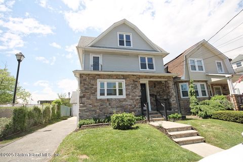 Photo of 220 Fairview Avenue, Staten Island, NY 10314 (MLS # 2502654)