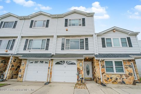 Photo of 47 Carlyle Green, Staten Island, NY 10312 (MLS # 2506351) Photo of 47 Carlyle Green, Staten Island, NY 10312 (MLS # 2506351)