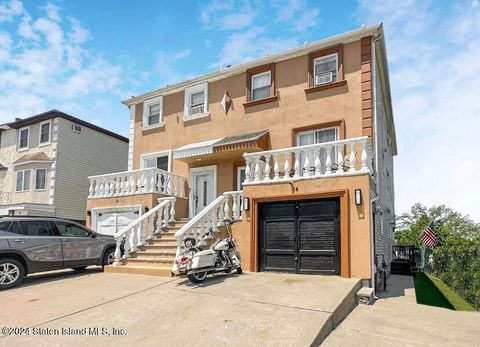 Single Family Residence in Staten Island NY 14 Longdale Street.jpg