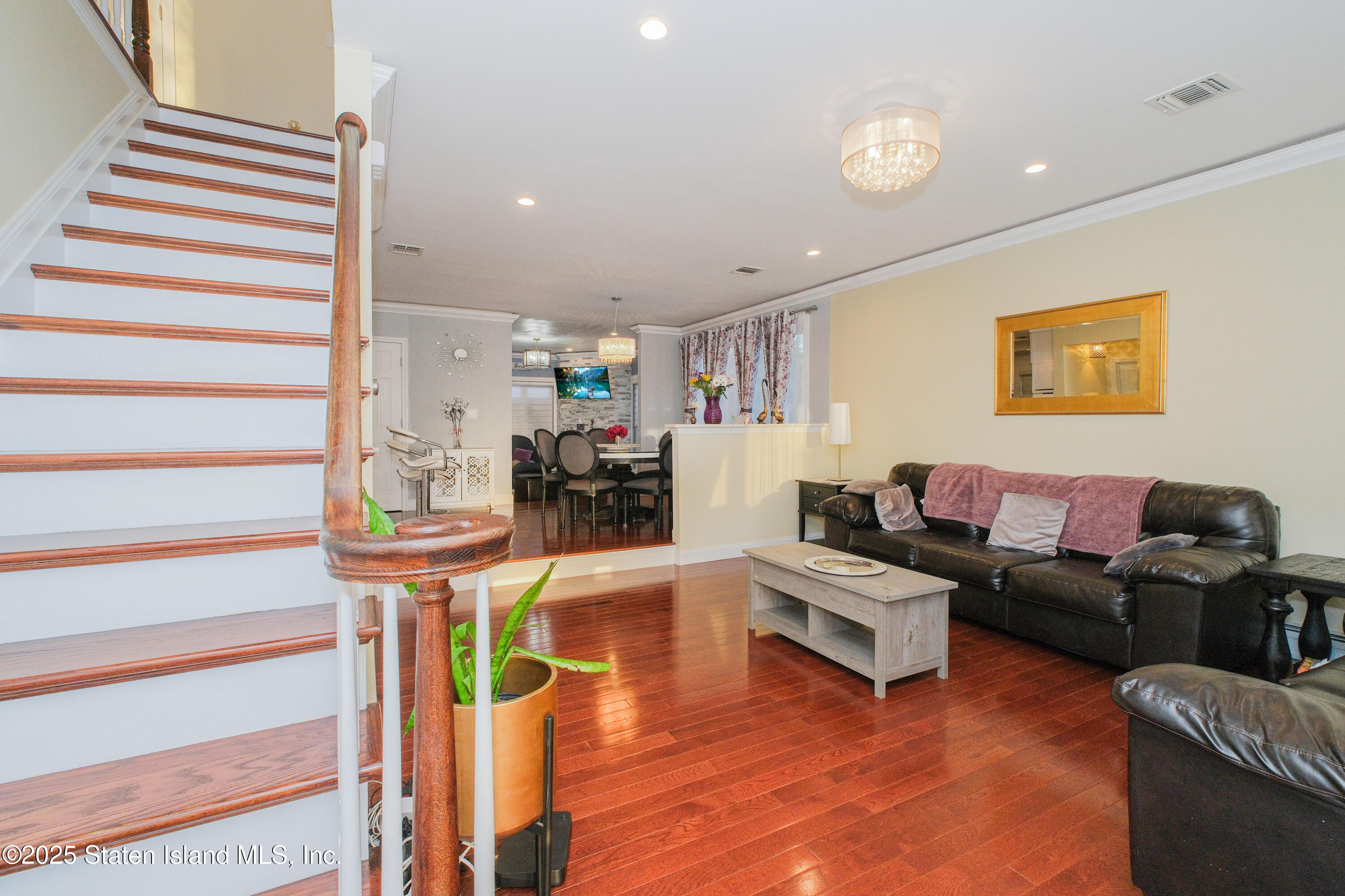 181 Collfield Avenue, Staten Island, New York image 4