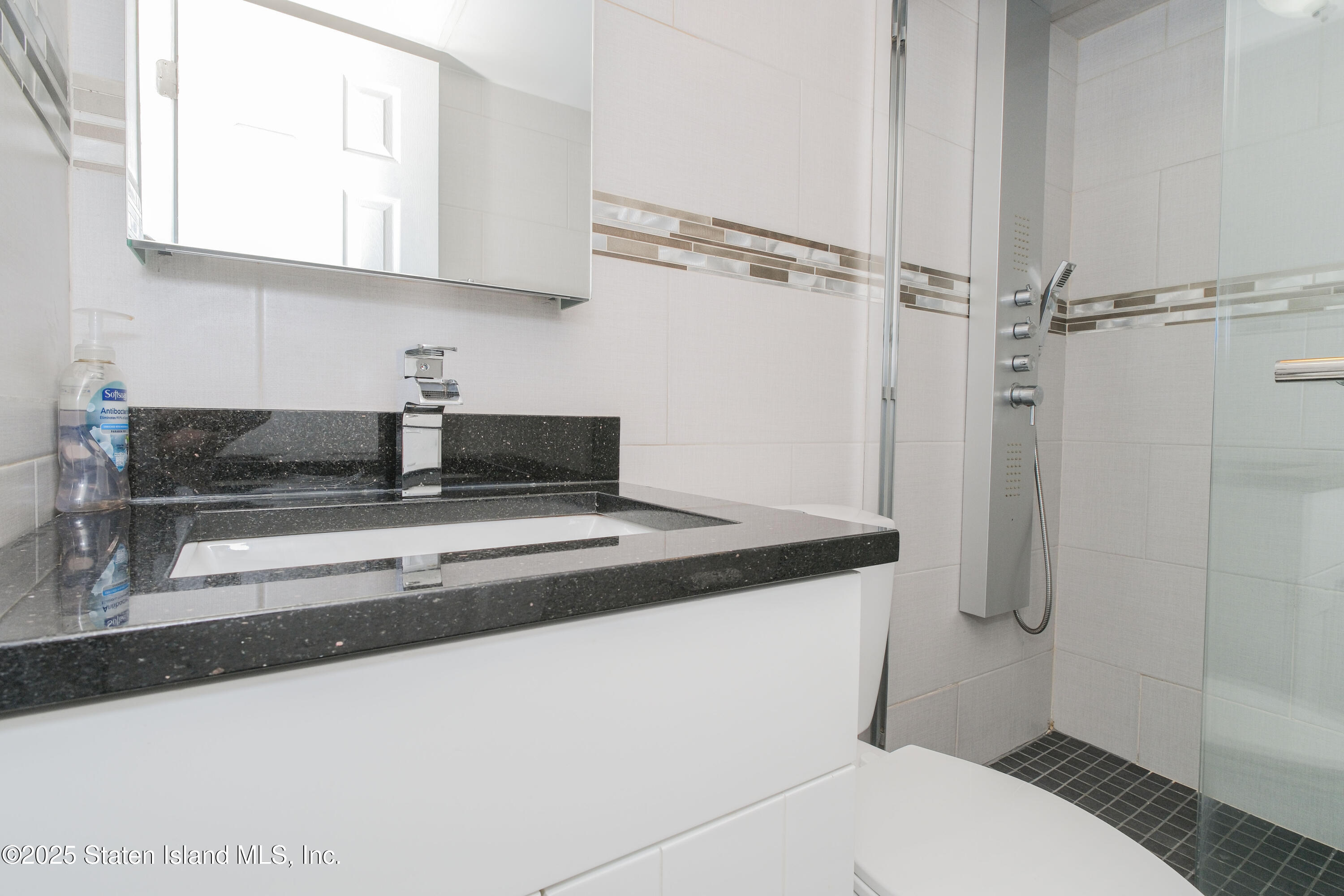 181 Collfield Avenue, Staten Island, New York image 38