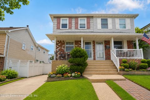 Photo of 137 E Figurea Avenue, Staten Island, NY 10308 (MLS # 2602815)