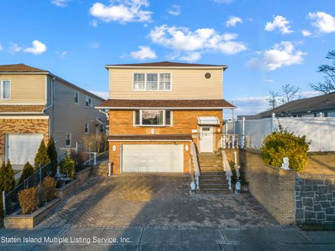Photo of 81 Pacific Avenue, Staten Island, NY 10312 (MLS # 2400201)