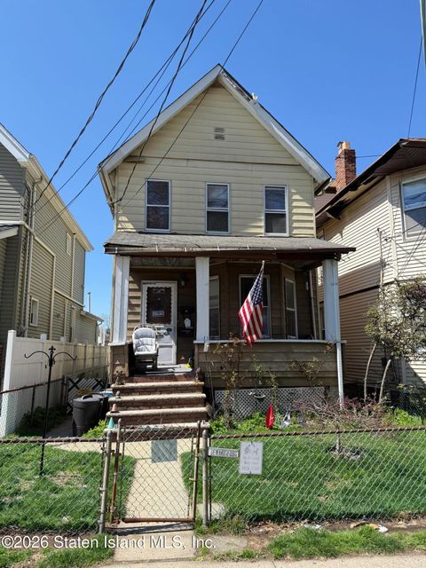 Photo of 400 Jewett Avenue, Staten Island, NY 10302 (MLS # 2601780)