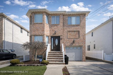Photo of 51 Petersons Lane, Staten Island, NY 10309 (MLS # 2601328)