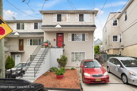 Photo of 8 Stanley Avenue, Staten Island, NY 10301 (MLS # 2402427)