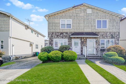Photo of 32 Amador Street, Staten Island, NY 10303 (MLS # 2504362)